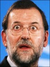 Mariano Rajoy mikrofonba bakizott
