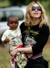 Madonna egy malawi lányiskola építésére gyûjt