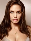 Angelina Jolie ismét jótékonykodik
