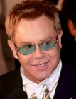 Elton John örökbe akar fogadni egy ukrán kisfiút!