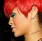 Rihanna elkészítette 16. tetoválását