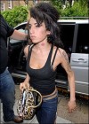 Amy Winehouse, a madárijesztõ- és viaszsztár