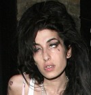 Amy Winehouse rosszullét miatt lemondta a párizsi fellépését