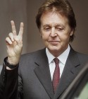 Sir Paul McCartney-t ötezer testõr védi