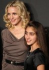 Csúfolják Madonna lányát erõs szörzete miatt