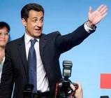 Perrel fenyeget a francia elnök a Sarkozy-vudubabák miatt