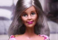 Barbie-t is elérte a középkorúak válsága