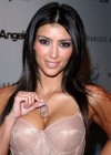 Kim Kardashian minden álma, hogy levetkõzhessen!