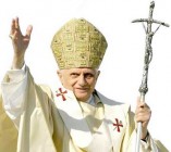 Elõször énekel CD-n XVI. Benedek pápa    