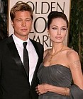 Angelina kérte férjül Brad Pitt-et!