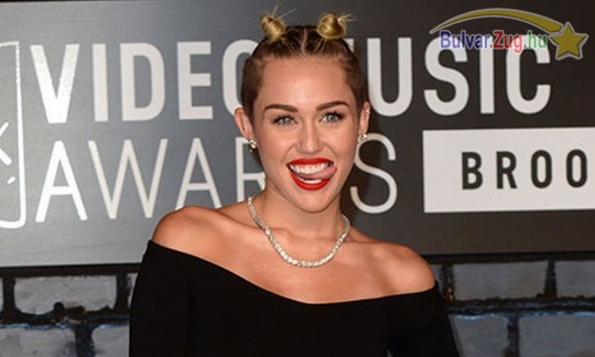 Különös tánca miatt bukta el a címlapot Miley Cyrus