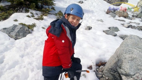 Majd 7000 méteres csúcsot mászott meg a kilenc éves fiú