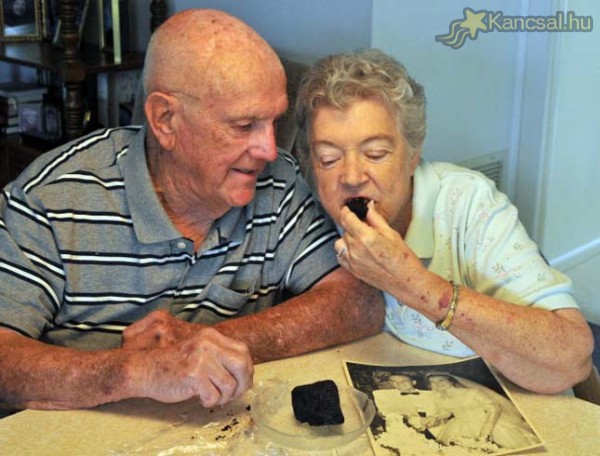 60 éve ugyanúgy ünnepli házassági évfordulójukat az idős pár