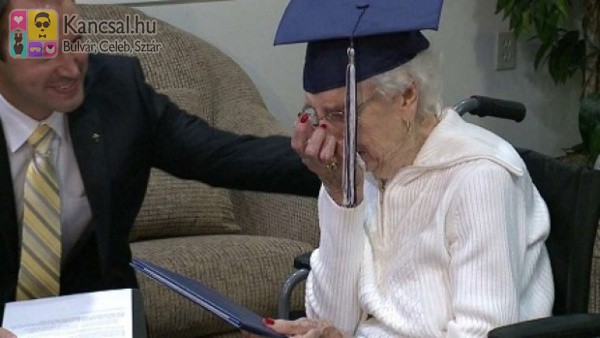 97 évesen kapta meg érettségi bizonyítványát az idős hölgy