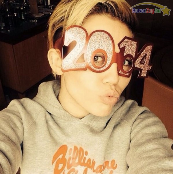 Miley Cyrus így kívánt Boldog Új Évet