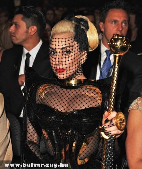 Lady Gaga a Grammy 2012-es átadón