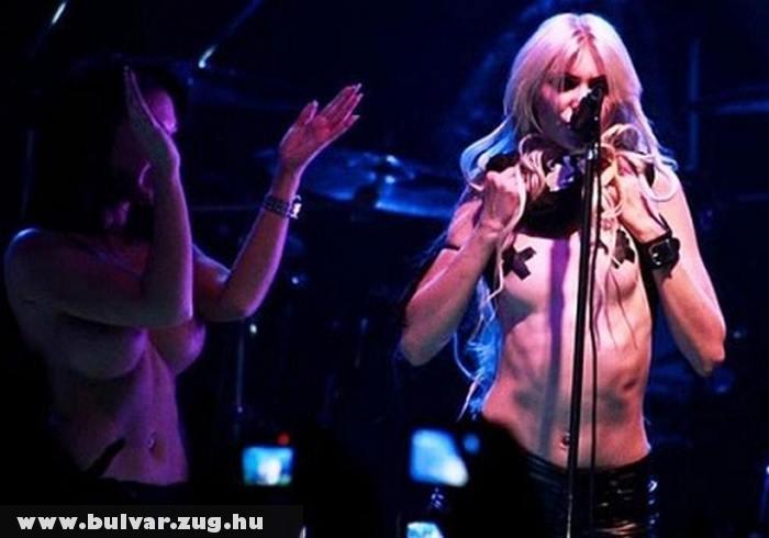  Színpadon villantott Taylor Momsen