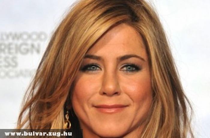 Jennifer Aniston Hawaii-n megy férjhez?