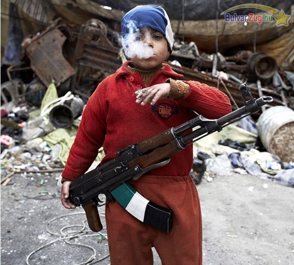 Gyermekkatona - lázadó - Szíriából
