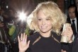 Furcsán néz ki Pamela Anderson