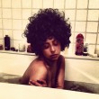 Lady Gaga már a fürdőkádban sem tud meglenni fényképezés nélkül