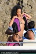 Falatnyi fürdõruhában indul búvárkodni Rihanna