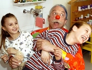 Patch Adams Pécsett: a mosoly és a humor sem hiányozhat a gyógyításból! 